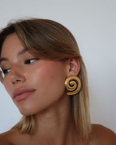 SPIRAL EARRINGS – Heaven Mayhem Moodboard Jewelry, Trend Earrings, Big Stud Earrings, Wedding Types, Spring Makeup, Spiral Earrings, Metal Texture, Summer Earring, Waterproof Jewelry