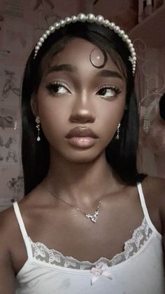 Eastern Makeup Look, Makeup Looks Coquette, Gyaru Makeup Black Women, Simple Gold Makeup, Uzzlang Makeup Look, Coquette Makeup Black Women, Dolly Makeup Aesthetic, Makeup Looks Alternative, Picture Day Makeup School