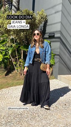 LOOK SAIA LONGA + JAQUETA JEANS | Looks, Estilos de rua chique, Looks estilosos Simple Long Black Dress, Black Maxi Skirt Outfit, Long Denim Skirt Outfit, Vestidos Sport, Maxi Skirt Pattern, Skirt Outfit Fall, Modest Casual Outfits, Stylish Short Dresses, Dress With Jean Jacket