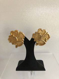 Clips by Agatha Paris 90s Golden Clips Fish cross heart and Scottish terrier decorations Signed on the back 2.2cm Good condition Paris 90s, Cross Heart, Golden Earrings, Scottish Terrier, Clip On Earrings, Favorite Jewelry, Jewelry Earrings, Bathing Beauties, Electronic Accessories