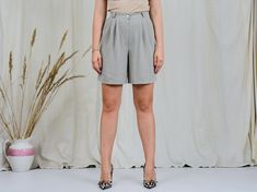 "AUNT GERTRUDE PRESENTS - vintage pleated shorts - 2 pockets - super high waist - materials: no label CONDITION (1-10 ❶❷❸❹❺❻❼❽❾ Great vintage condition. SIZE/MEASUREMENTS size from label: no label best fits: M waist: 28 inches (72 cm) hips: 42 inches (106 cm) rise: 13 inches (33 cm) length: 19 inches (48 cm) The model is 5'9\" (174 cm), measures 35-27-38 (90-69-96 cm) and wears size M" Elegant Pleated Short Bottoms, Elegant High Waist Pleated Shorts, Elegant High-waist Pleated Shorts, Knee-length Bermuda Shorts For Workwear In Summer, Elegant Bermuda Shorts With Belt Loops For Summer, High Waist Pleated Bottoms For Summer, Trendy High Waist Pleated Shorts, Trendy Pleated Short Shorts, Trendy Knee-length Shorts With Belt Loops