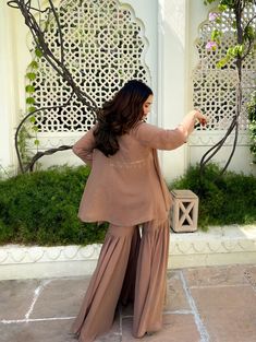 Brown Sharara, Black Ruffle Saree, Georgette Sharara, Trendy Outfits Indian, Outfits Indian, Easy Hairstyles For Thick Hair, Lehenga Designs Simple, Simple Mandala, Fancy Dresses Long