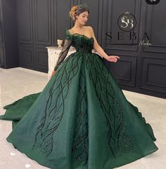 Green Ball Gown Dress, Dark Green Ball Gown, Emerald Green Ball Gown, Green Quince Dress, Debut Gowns, Green Ball Gown, Engagement Gowns, Green Wedding Dresses, Ball Gown Dress