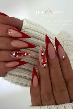 Stiletto Christmas Nails, Cardi B Nails, Pink Stiletto Nails, Red Stiletto Nails, Christmas Nail Ideas, Pointy Nails, Red Christmas Nails, Nude Nail Designs, Long Nail Designs