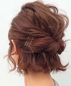 17 Hairstyle Ideas For Short Hair That Are Dreamy AF SHESAID United States Cute Messy Hairstyles, Hairstyle Ideas For Short Hair, Dunner Wordend Haar, Short Ombre Hair, Ideas For Short Hair, Bob Hairstyles For Thick, Short Hair Updo, Trending Hairstyles