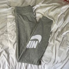 Women’s Nike Tight Fit, High Rise, Full Length Grey Nike Leggings Size M Nike Leggings Outfit, Grey Nike Leggings, Gray Nike, Nike Leggings, Grey Nikes, Nike Pants, Outfits With Leggings, Colorful Leggings, Nike Women