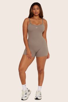 SPORTBODY® SCOOP SHORTYSUIT - STONE Set Active, Skirt Jumpsuit, Strong Girls, Short Leggings, Sweaters Knitwear, Body Suit, Bike Shorts, Bra Tops, Outerwear Jackets