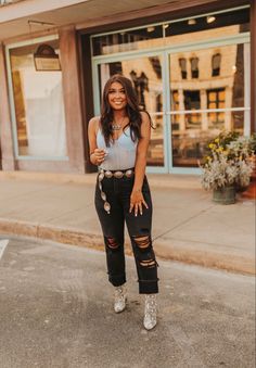 Night Out Western Outfit, Black Jean Western Outfit, Concert Western Outfit, Southern Glam Outfit, Fall Western Outfits Concert, Western Dress Up Outfits, Western Concert Outfit Fall, Western Brunch Outfit, Western Date Outfits