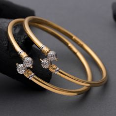 Gold Bangle Bracelet Indian, Gold Bangle Design, Plain Gold Bangles, Bangle Design, Gold Jewelry Outfits, Diamond Bracelet Design, Gold Bangle Set, Bangles For Women, Gold Jewelry Stores