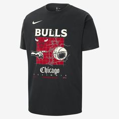 Show your hoops allegiance in this loose-fitting Chicago Bulls T-shirt. Front graphics let everyone know who your squad is, whether you're courtside or streetside. Dropped shoulders, longer sleeves and a roomy fit through the body and hips give the Max90 tee a relaxed and casual look. Bulls T Shirt, Nba T Shirts, Nike Nba, Chicago Bulls, Casual Look, Men's Nike, Nike Men, Black Fashion, Casual Looks