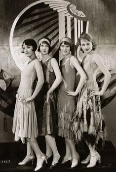 1920s Flapper Girl, Style Année 20, Flapper Girls, 1920s Women, Elsa Schiaparelli, Flapper Girl, Stunning Makeup