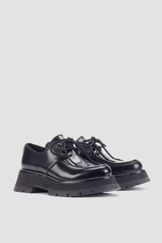 Shoe Image, Chunky Shoes, Lug Sole, Shoe Game, Cow Leather, Nice Shoes, Calf Leather, Oxford, Silver Tone