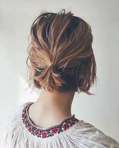 Elegant Short Hair, Bun Ideas, Short Hair Bun, Bun Styles, Trendy Hairstyle, Short Bob Haircuts, Lady Fashion, Short Haircut, Bob Styles