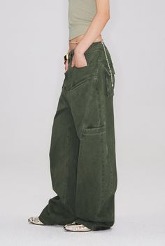 Reinvented Utility with a Sleek Touch Elevate your casual wardrobe with these Structured Baggy Green Cargo Pants. These pants blend utility and style with their multiple pockets and strategic cuts that enhance the silhouette without overwhelming. The light wash adds a touch of vintage appeal, ensuring comfort and style go hand-in-hand. Style #: WWAJ016 Baggy Linen Cargo Pants, Cargo Pant Photoshoot, Fall Colors 2024 Fashion, Baggy Green Cargo Pants, Baggy Pants Women, Hand Style, Resort Wear Dresses, Black Backless Dress, Tank Top Skirt