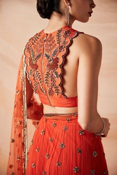 Bridal Blouse design inspo Embroidery Work Design, Saree Pattern, Sari Blouses, Photoshoot Boy, Shirts Embroidery, Traditional Women, Outfit Planner, Tulle Embroidery, Wedding Saree Blouse Designs