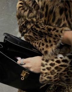 Bvlgari Serpenti Ring, Cheetah Aesthetic, Romanticized Life, Brunette Aesthetic, Bvlgari Serpenti, Super Rich Kids, Rich Kids, Dream Lifestyle, Feminine Aesthetic