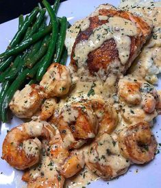 A flavorful and hearty meal, this Cajun shrimp and salmon is cooked to perfection and served with a buttery garlic cream sauce, creamy mashed potatoes and garlic sautéed green beans. Perfect for a dinner with friends or family Arabisk Mad, Seafood Dish Recipes, Salmon And Shrimp, Garlic Cream Sauce, Cajun Shrimp, Shrimp Recipes Easy, Pescatarian Recipes, Salmon Dishes, Shrimp Recipe