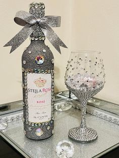 Stella Rosa Wine Bottle Decor, Bedazzled Liquor Bottles, Bedazzled Bottle, Glitter Wine Bottles, Alcohol Bottle Crafts, Decorated Liquor Bottles, Diamond Decor, Bling Bottles, Stella Rosa