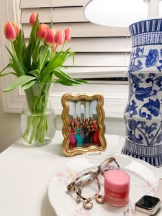 Preppy room, room aesthetic, coastal grandma, coastal millenial, classic decor, chinoiserie, college room, girl room, blue and white room, hydrangeas, hydrangeas in room, bedside table, bedside aesthetic, it girl aesthetic, catch all dish Coastal Millenial, Bedside Aesthetic, Blue And White Room, Room Bedside Table, Grandma Coastal, Catch All Dish, Aesthetic It Girl, Room Girl