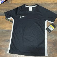 Nwt, Nike Dri Fit Tee Nike Black Shirt With Letter Print, Basic Black Nike Top, Nike Dri Fit Outfits, Black Nike Shirt, Trash Fashion, Swag Hats, Drip Fits, Dome Structure, Tops Nike