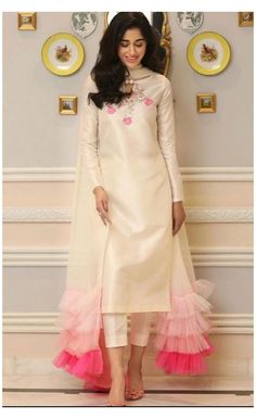 Design Kurta, Latest Kurti, Indian Salwar Kameez, Pakistani Dresses Casual, Salwar Kamiz, Casual Chique, Kurti Designs Party Wear, Kendall Jenner Outfits