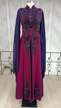 Traditional Caftan With Ottoman Turkish Motif Kaftan Türk - Etsy Turkish Kaftan Dresses, Traditional Turkish Clothing Women, Turkish Culture Traditional Dresses, Turkish Dress Modern, Turkish Fashion Traditional, Hurrem Sultan Dress, Ottoman Kaftan, Xmen Oc, Ottoman Clothing