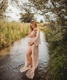 Boho Dress Maternity Shoot, Rustic Boho Maternity Photos, Gorgeous Maternity Photos, Western Maternity Dresses For Photoshoot, Hair Ideas For Maternity Pictures, Boho Chic Maternity Photoshoot, Maternity Photo Shoot Ideas Flowy Dress, Maternity Pictures Big Dress, Maternity Pictures Unique