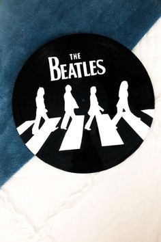 Peinture sur vinyles - les Beatles Painted Vinyl Records Wall Art, Beatles Painting, Painted Vinyl Record, Art Cd, Record Ideas