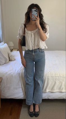 Cute Couqutte Outfits, Modest Fashion Outfits Aesthetic, Cute Millennial Outfits, Feminine Basic Outfits, Layering Shirts Women, Modest Summer Fashion 2024, Feminine Simple Outfits, Boho Romantic Style Outfit, Strawberry Blonde Outfits