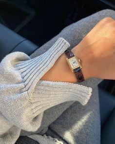 Cartier Louis Tank, Old Money Watch, Panthere Cartier, Women Gold Watch, Gold Watch Vintage, Aesthetic Watches, Tank Louis Cartier, Aesthetic Watch, Cartier Watches Women