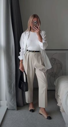 Ootd Moodboard, Classy Workwear, Thirties Fashion, Clean Outfit, Wide Leg Trousers Outfit, Corporate Girl, Casual Outfits For Women, Summer Office Outfits