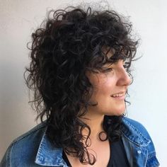 Natural Curly Hairstyles, Calvin Und Hobbes, Layered Curly Hair, Bangs With Medium Hair, Short Curly Haircuts, Curly Girl Hairstyles, Curly Hair With Bangs, Mullet Hairstyle, Long Layered Hair