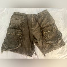 The Shorts Are An Extra Small They Are Oversize So They Would Fit Up To A Size Medium. They Are New Without Tags. They Do Have The Extra Button Still Attached Never Been Worn. Parachute Shorts, Book Outfits, Free People Shorts, Outfits Men, Lookbook, Free People, Size Medium, Womens Shorts, Mens Outfits