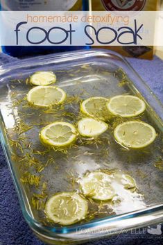 For an at home detox, try this DIY recipes & tips for at home detoxification. Teas, green smoothies, charcoal soap to remove impurities, clean soup recipes. Lemon Infused Water, Diy Detox, Homemade Diy