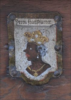 a plaque with an image of a woman on it's face and the words green featherster above her head