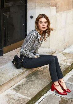 Outfit Parisienne, Red Shoes Outfit, Lawyer Fashion, Summer Work Outfits, Mode Casual, French Chic