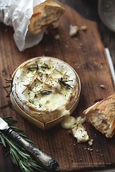 Rustic Food Series: Crusty Baguette with Baked Brie & Rosemary Rustic Food Photography, Oven Recipes, Beautiful Food, Cheese Recipes, Appetizer Snacks, Bon Appetit, Food Photo, Wine Recipes, Food Inspiration