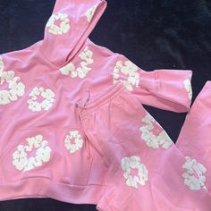 New Denim Tears Sweatsuit Never Worn, 100% Authentic. Pink Denim Tears Hoodie Outfit, Denim Tears Hoodie Outfit, Pink Letter Print Sweats For Streetwear, Denim Tears Outfit, Cheetah Print Clothes, Fitted Pink Hoodie For Streetwear, Cute Pink Hoodie For Streetwear, Tims Outfits, Pink Cheetah Print Clothes