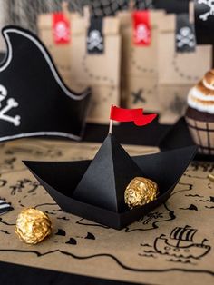 Black Pirates Party Paper Boats - Ellie and Piper Pirate Party Tables, Kids Pirate Party, Ship Pirate, Pirate Party Decorations, Pirate Themed Birthday Party, Boy Party Decorations, Pirate Themed Birthday, Pirate Crafts, Birthday Party Packs