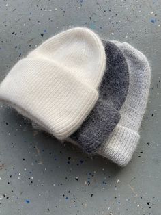 Artcare's coziest winter beanie. The yarn is 100% Angora (angora wool). The hat is unisex. Colors are beige, white and grey. Extremely warm, fluffy and cozy. Free 3-5 Business days US delivery from Michigan. XOXO ArtcareShop Team White Fluffy Hat, Winter Hat Women, Julia Brown, Beige Beanie, Fluffy Hat, Oversized Puffer Coat, White Beanie, Outfit Pieces, Women Beanie