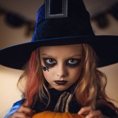 Kid Halloween Makeup, Maquillaje Halloween Infantil, Simple Witch Makeup, Kids Witch Makeup, Witch Face Paint, Hocus Pocus Halloween Costumes, Halloween Makeup For Kids, Maquillage Halloween Simple, Halloween Makeup Witch