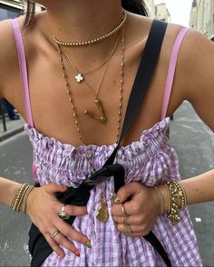 Victoria Paris, Stacked Jewelry, Pretty Outfits, Fashion Inspo Outfits, Dress To Impress, What To Wear, Gold Jewelry