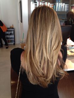 Natural honey blonde. Perfect for me and have the bottom into more of a v shape! Blonde Hair Color Shades, Blonde Hair Colour Shades, Honey Blonde Hair Color, Balayage Blonde, Honey Blonde Hair, Hair Color Shades, Bohol, Brown Blonde Hair, Hair Color And Cut