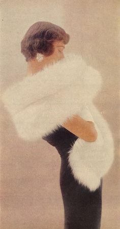 Vogue Vintage, Mode Tips, Looks Party, Fur Stole, Vintage Glam, Vintage Fur, Sketchbook Inspiration, White Fur, Vintage Vogue