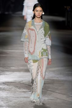 Missoni - Spring Summer 2019 Terrazzo Tile, Loose Fit Sweater, Diy Clothes Design, White Gown, Milano Fashion Week, Stone Age, Fashion Show Collection, Fashion Shows