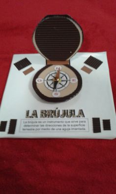 a plaque with a compass on it that says la breujaa in spanish