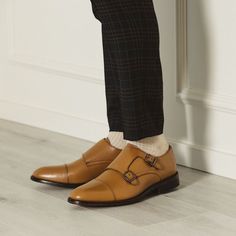 The best leather shoes that are sure to spice up any summer style is a close tie between tan loafers or sharp double monks! These shoes don't just go with suits and formal wear - pair them with chinos, trousers, and even jeans for a refined smart-casual look. Follow Anthony Veer for more shoe style tips! Leather Shoes Men, Monk Strap, Style Tips, Shoe Style, Spice Up, Formal Wear, Just Go