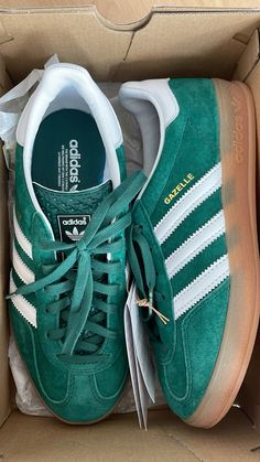 #adidas  #adidasgazelle #gazelle Gazzele Adidas, Gazelebi Adidas, Adidas Gazelle Aesthetic, Green Adidas Gazelle, Adidas Gazelle Green, Green Gazelle, Addias Shoes, Adidas Gazelle Outfit, Gazelle Adidas