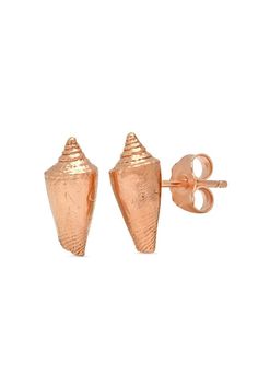 27 Non-Boring Stud Earrings You Can Wear Every Day Bell Jewelry, Wedding Jewelry Photography, Gothic Jewelry Diy, Jewelry Making Patterns, Cone Shell, Shoes Jeans, Jeans Bags, Seashell Earrings