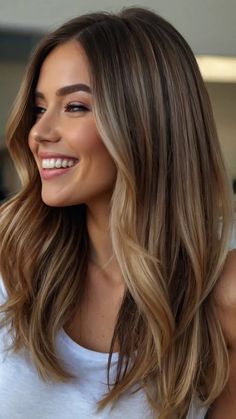 Bronzing Up: 15 Trendy Bronde Hair Color Ideas for the Perfect Summer Glow - Cheerful Talks Brown To Blonde Transition, Bronde Haircolor Brunettes, Brunette Ash, Level 6 Hair Color, Dark Brown Hair With Low Lights, Light Brunette Hair, Honey Highlights, Money Pieces, Curly Styles